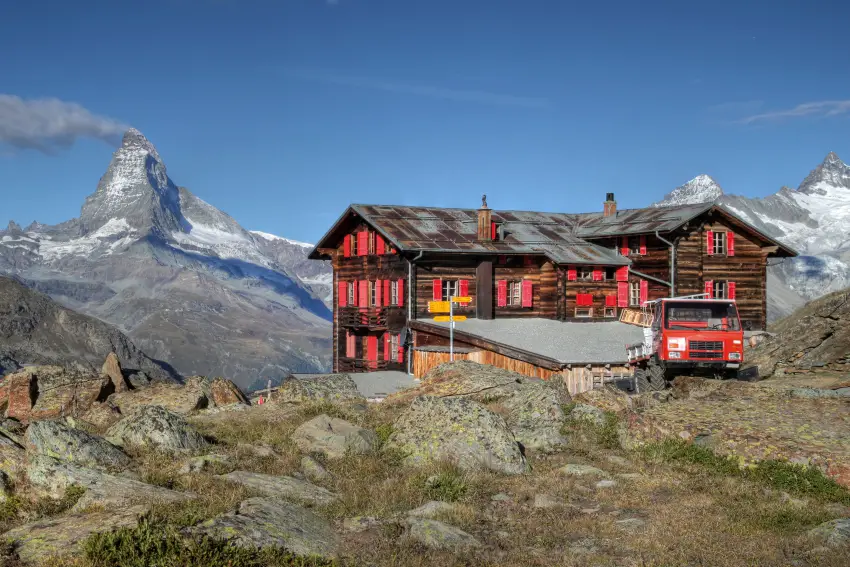 alpine-huts-in-switzerland